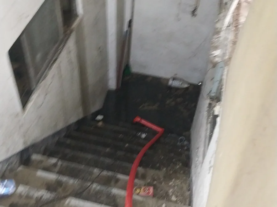 서울 동남권 반지하 계단까지 차오른 역류 오수